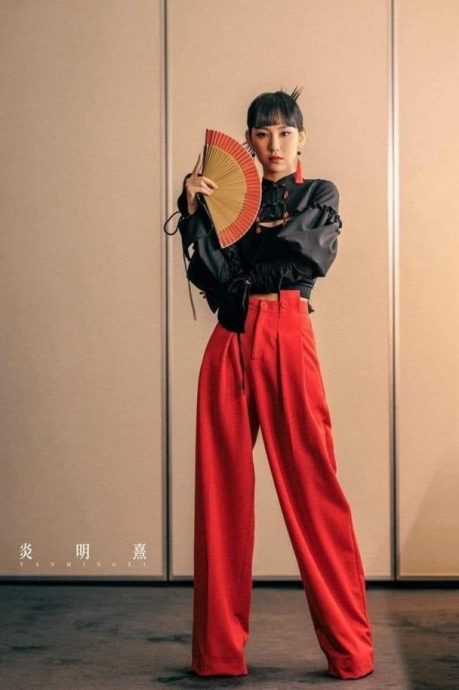 跟李克勤要偶像电话号码 炎明熹想对他说:我爱你