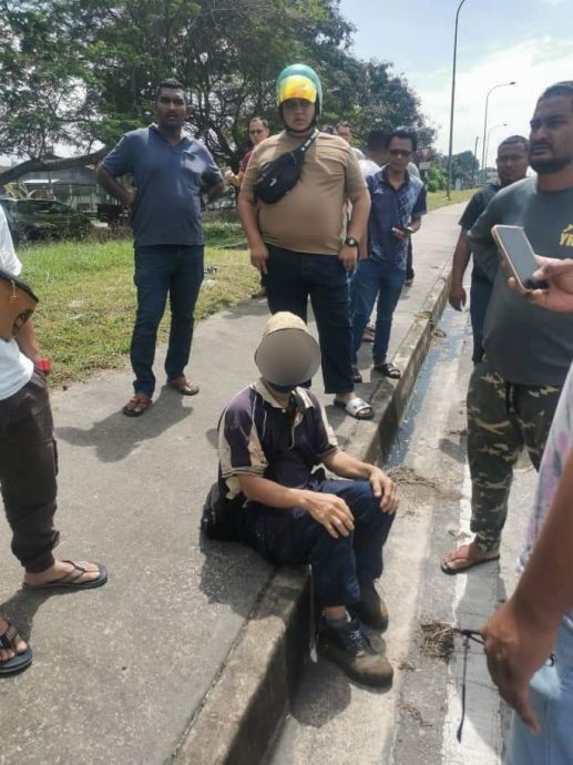 轿车刹车器失灵撞2车·老年司机当街被人殴打泄愤