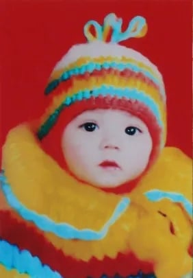 迪丽热巴婴儿照被挖 网赞叹:没整容