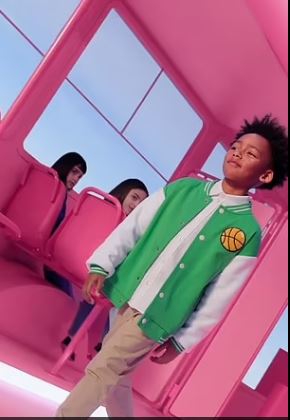 遭批评“性化女孩” H&M撤回女童校服广告