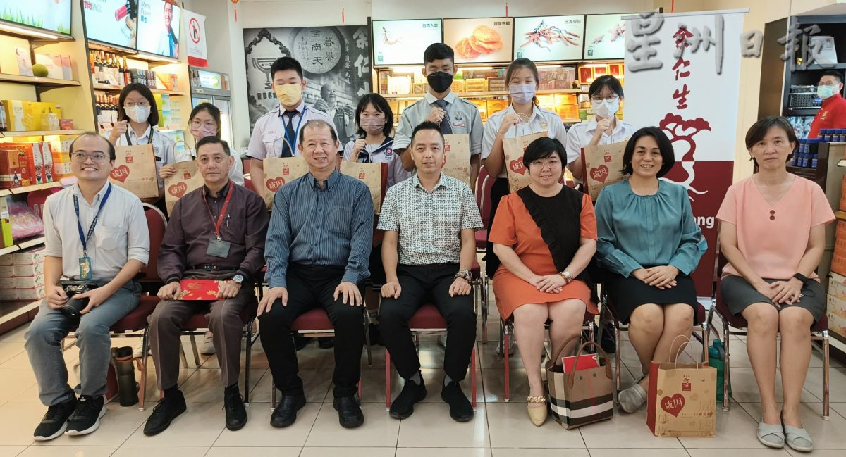 邱月辉:余仁生“春节谢师恩”办了22年 培养学生尊师重道精神