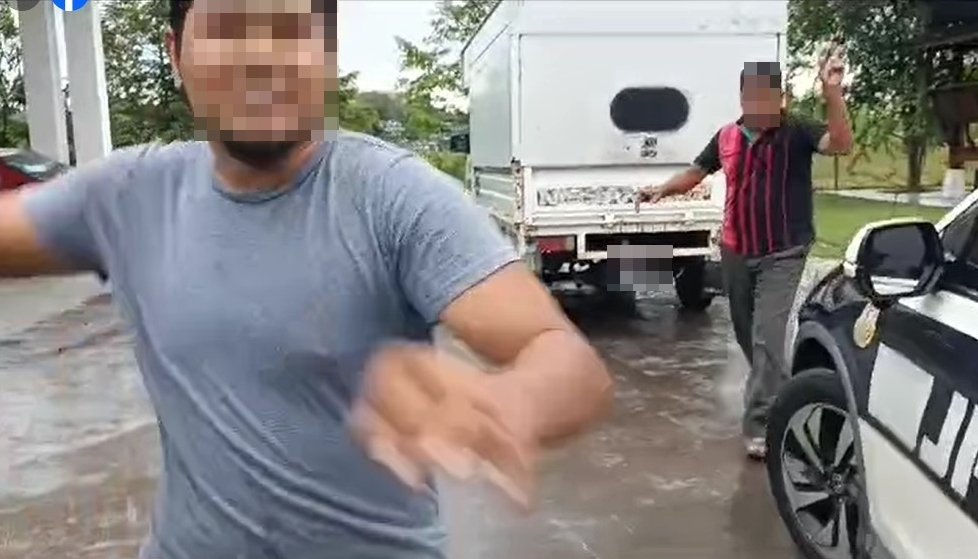 重签稿/完整:火爆哥殴打执法员视频疯传!