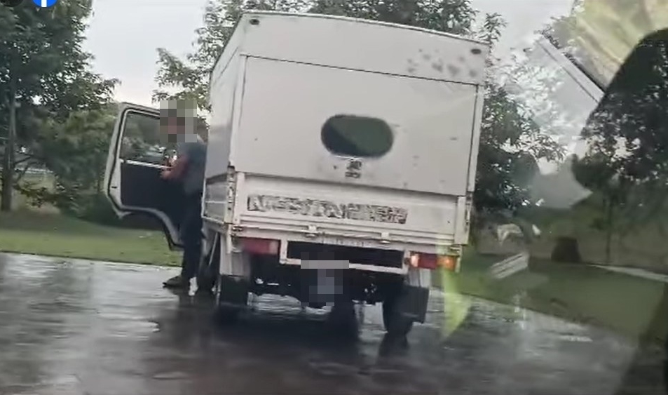 重签稿/完整:火爆哥殴打执法员视频疯传!