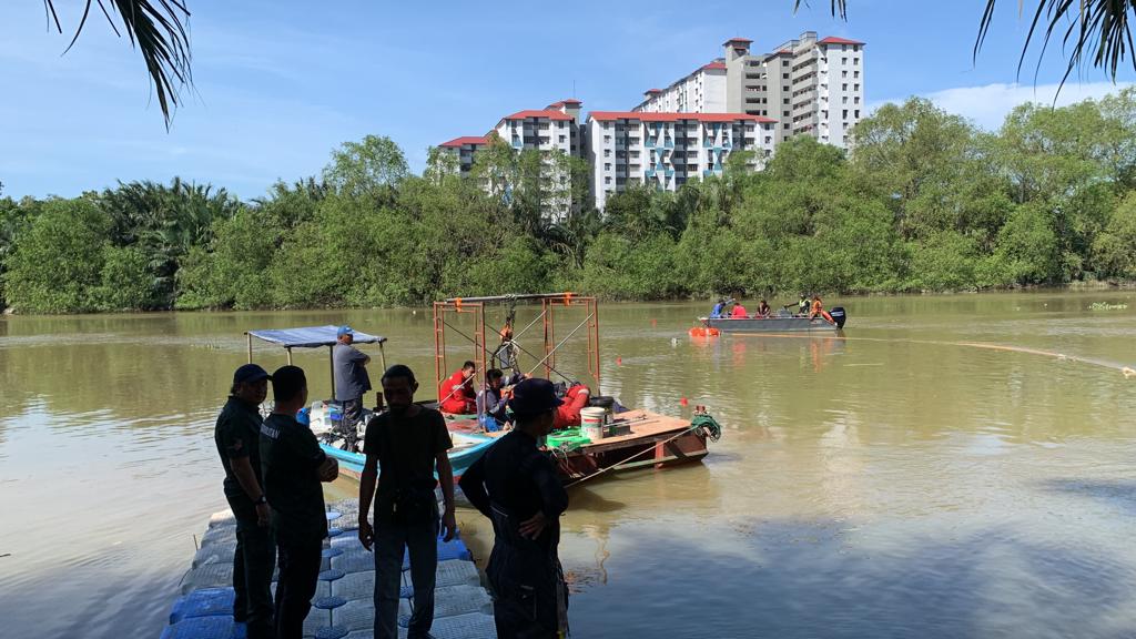重签(全国版)尽管发生北赖河底水管爆裂,威北双溪赖滤水站水管阀门更换工程如火如荼展开。