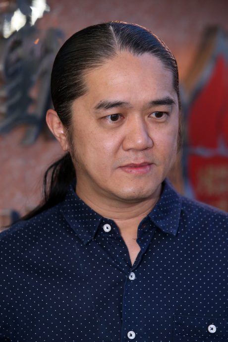 防疫不能掉以轻心 学生“罩”着上课