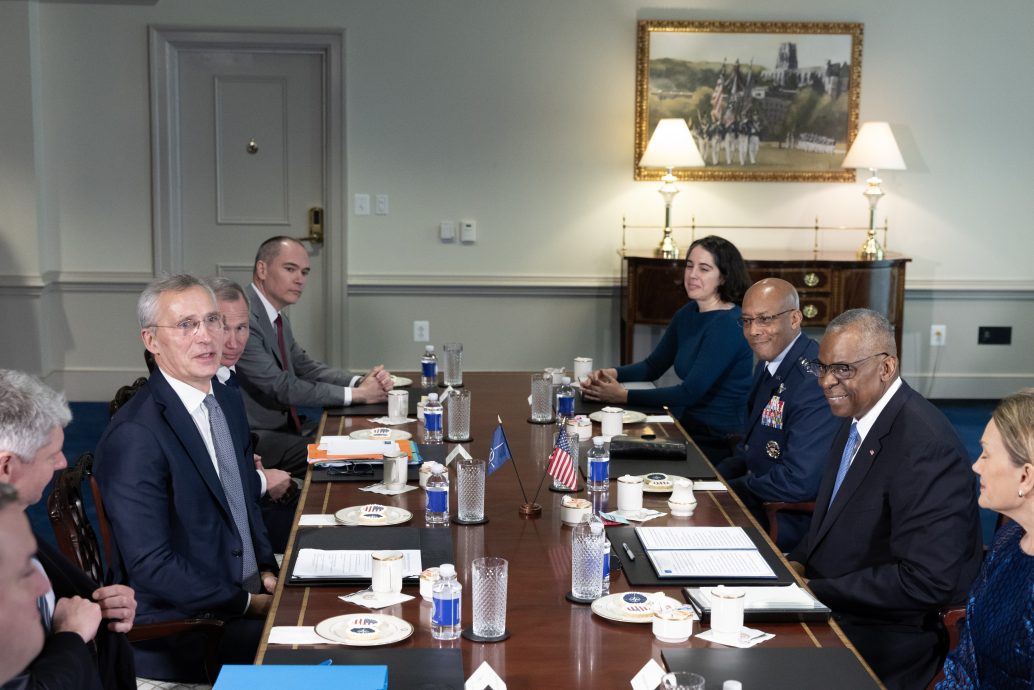 防长脱岗风波后 美司法部宣布部长接受背部手术