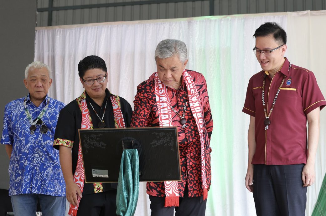 阿末扎希：勿让人民成为政治利益受害者