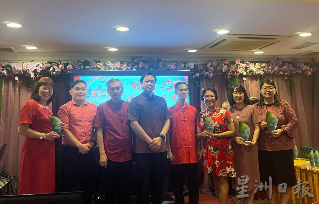 陈桂鸿:提高华小生人数 盼多诞龙子龙女