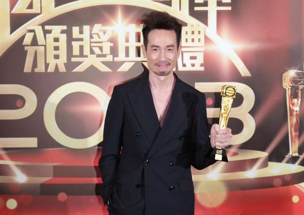 陈豪时隔16年再封帝 太太陈茵媺手上得奖甜到漏