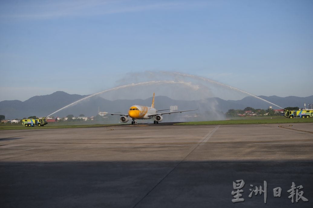 霹2024旅游年启动  怡机场洒水礼迎新年首趟乘客