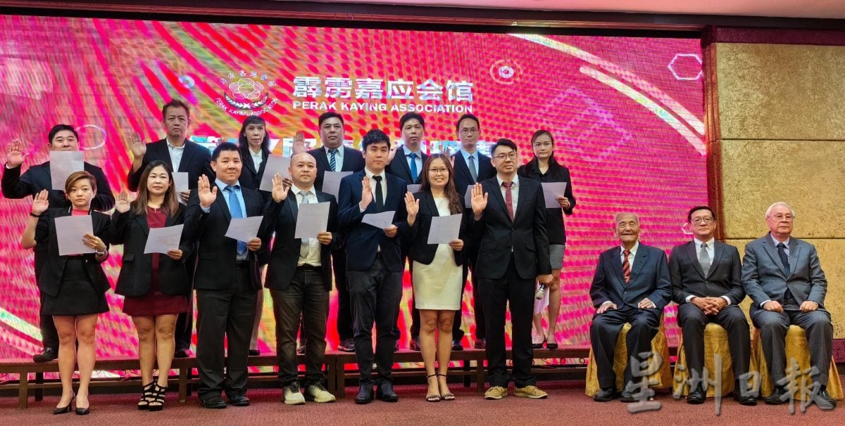 霹雳嘉应会馆新届理事就职 廖三源第3度连任会长