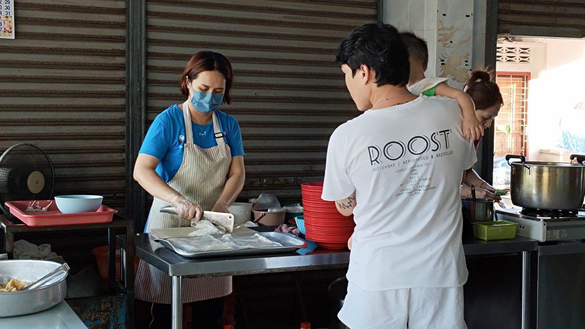 霹:10日见报/封底主文/它的诞生|爽滑白嫩猪肠粉 酱汁酿料搭配简单美味