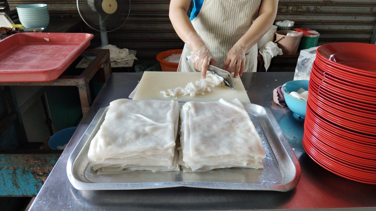 霹:10日见报/封底主文/它的诞生|爽滑白嫩猪肠粉 酱汁酿料搭配简单美味