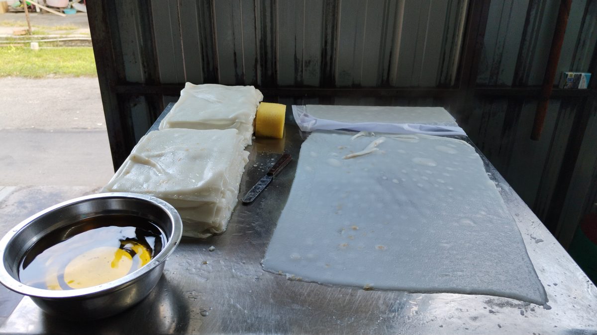 霹:10日见报/封底主文/它的诞生|爽滑白嫩猪肠粉 酱汁酿料搭配简单美味