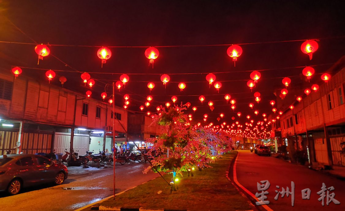 霹：封面主文／莫珍歪村民搞创意 双龙腾飞展活力，金龙迎春贺龙年