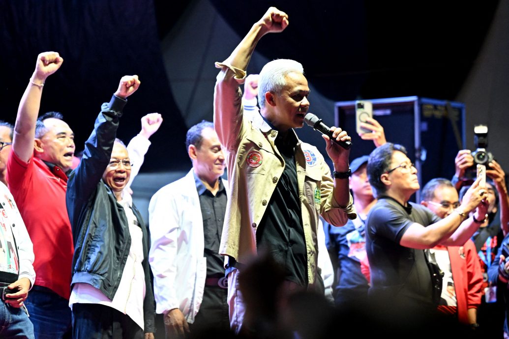 领跑普拉博沃面对两对手联手狙击