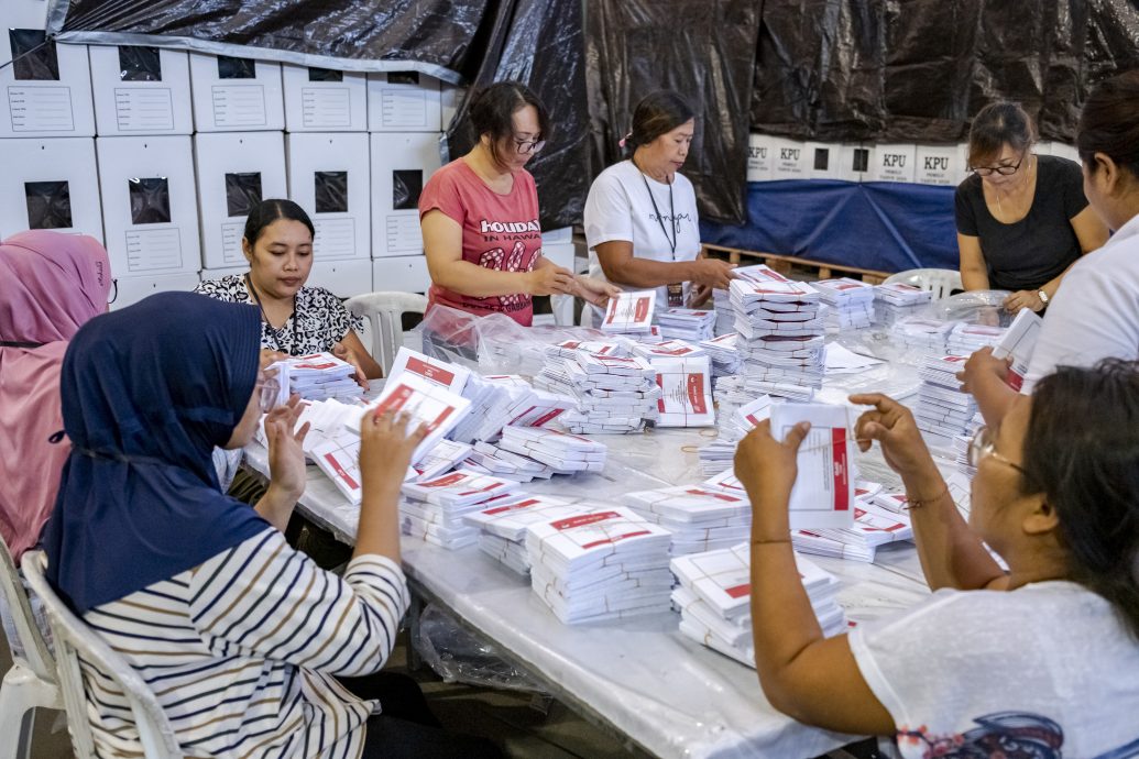 领跑普拉博沃面对两对手联手狙击
