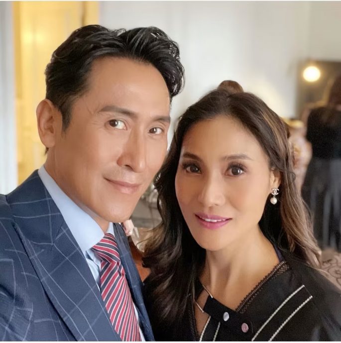 马德钟偕妻登山看夕阳 全程1贴心举动网狂夸