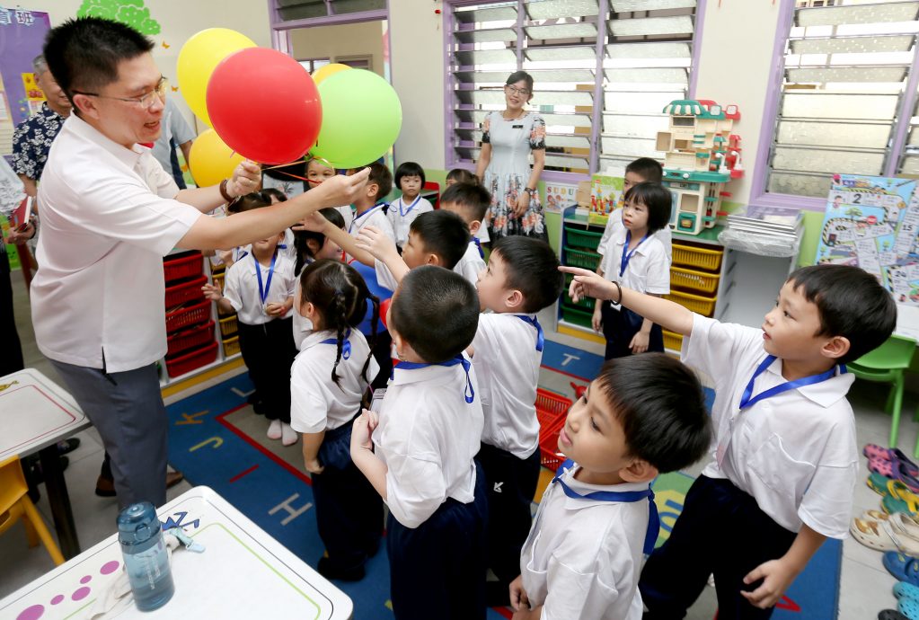 黄家和:欢迎小学申请开办 霹有889班学前班