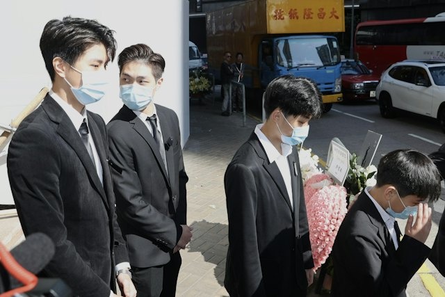 黎淑贤出殡 4子哀伤送别　 