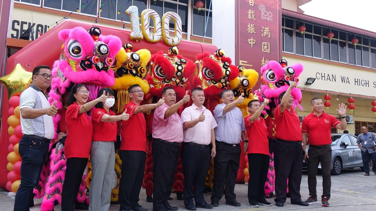 (1月13日)有故事的人:“泥机佬”跨界当上学校董事长