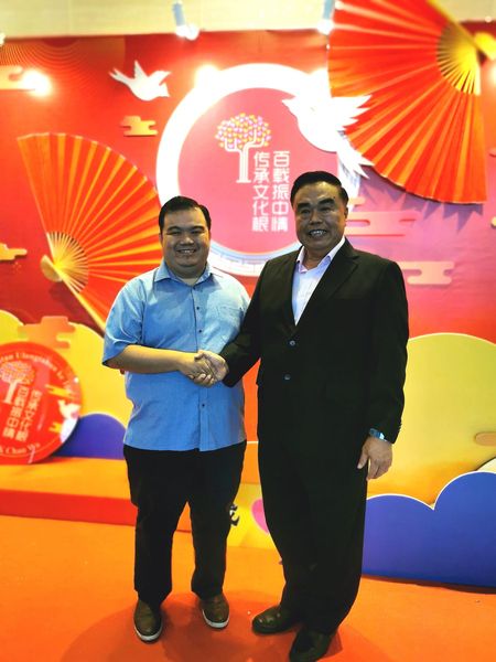 (1月13日)有故事的人:“泥机佬”跨界当上学校董事长