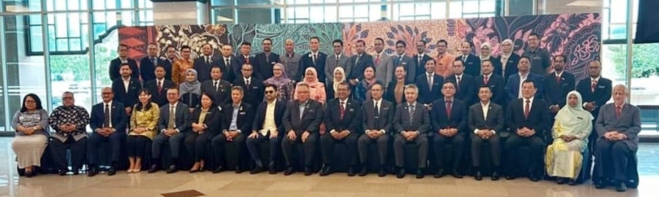 苏克里与张庆信针对旅游部拨款事宜趋白热化,出示照片力证行政议员出席会议,促勿信口开河