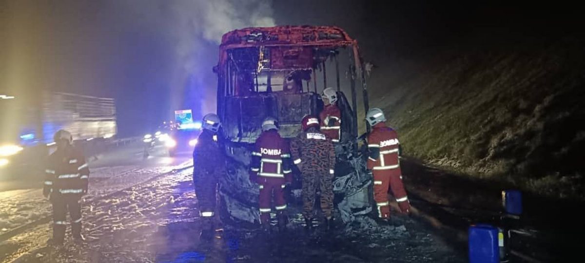 长巴撞倒在路旁的摩托着火，1死4伤