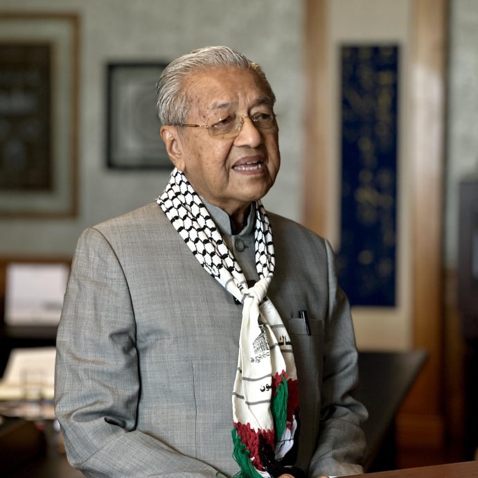 马哈迪指控大马的印裔社会对国家不够忠心,因为他们仍心系着原本的祖国。