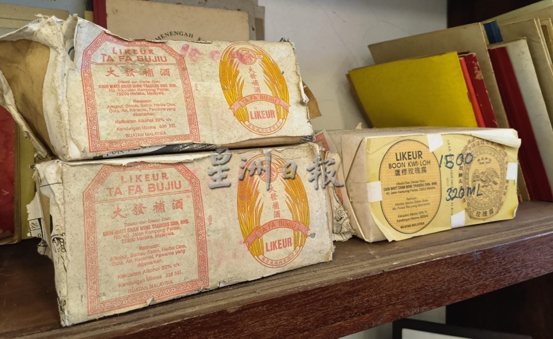 （古城封底主文）《用眼睛去旅游》：洛阳印务局