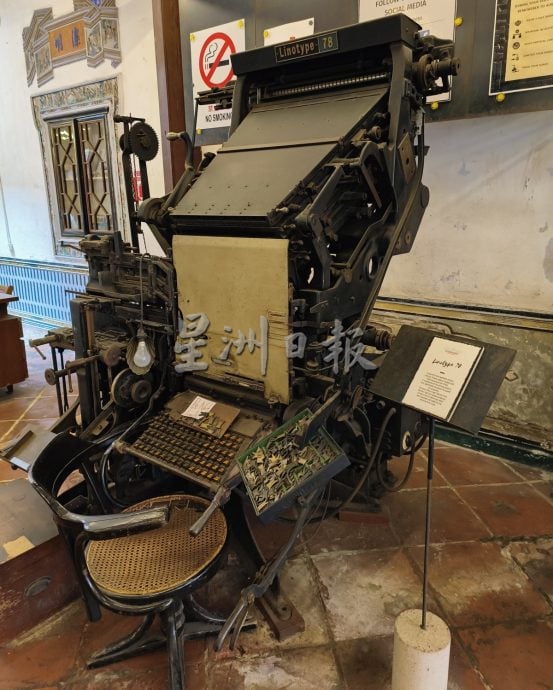 （古城封底主文）《用眼睛去旅游》：洛阳印务局