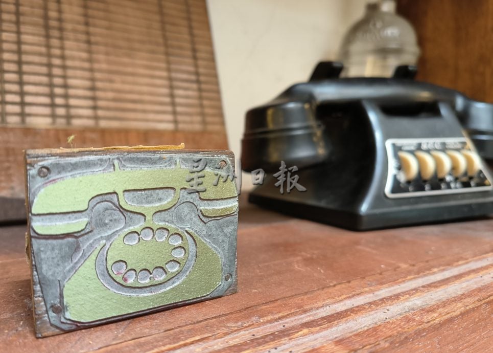 （古城封底主文）《用眼睛去旅游》：洛阳印务局