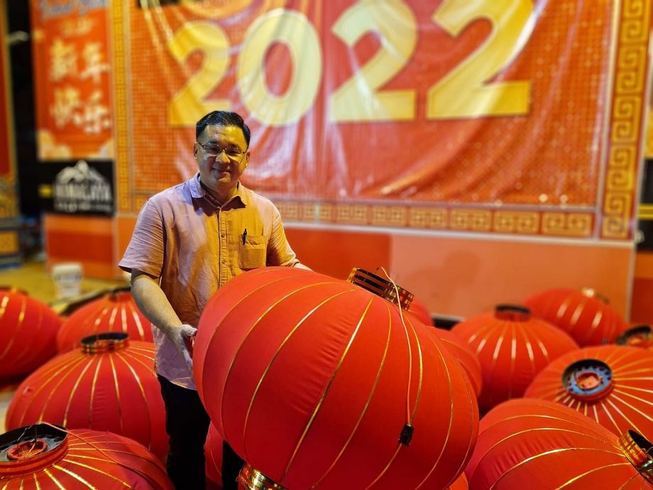 （古城封底主文）【带你去找爱】：两代傻傻的爱