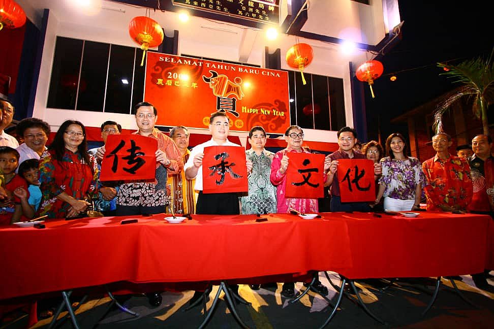 （古城封底主文）【带你去找爱】：两代傻傻的爱