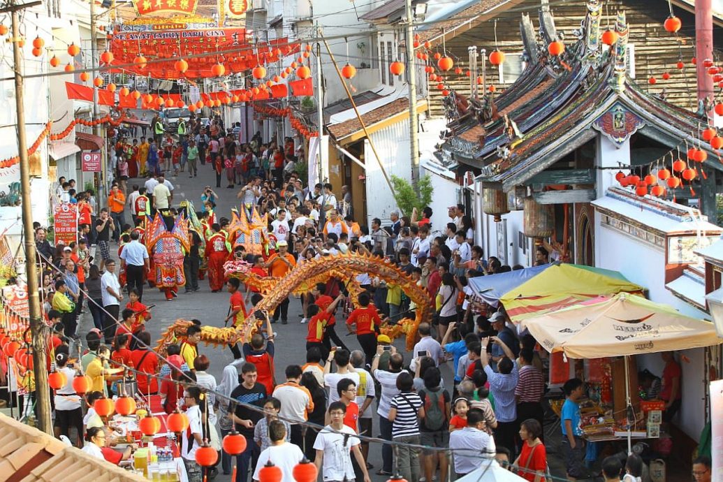 （古城封底主文）【带你去找爱】：两代傻傻的爱