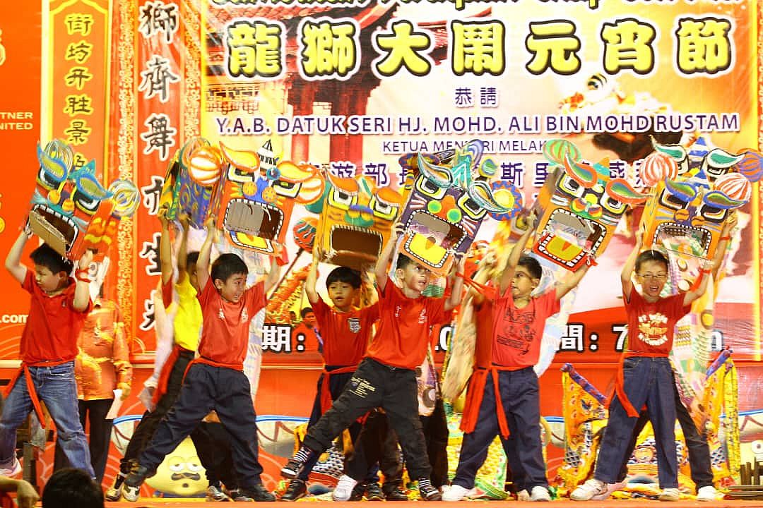 （古城封底主文）【带你去找爱】：两代傻傻的爱