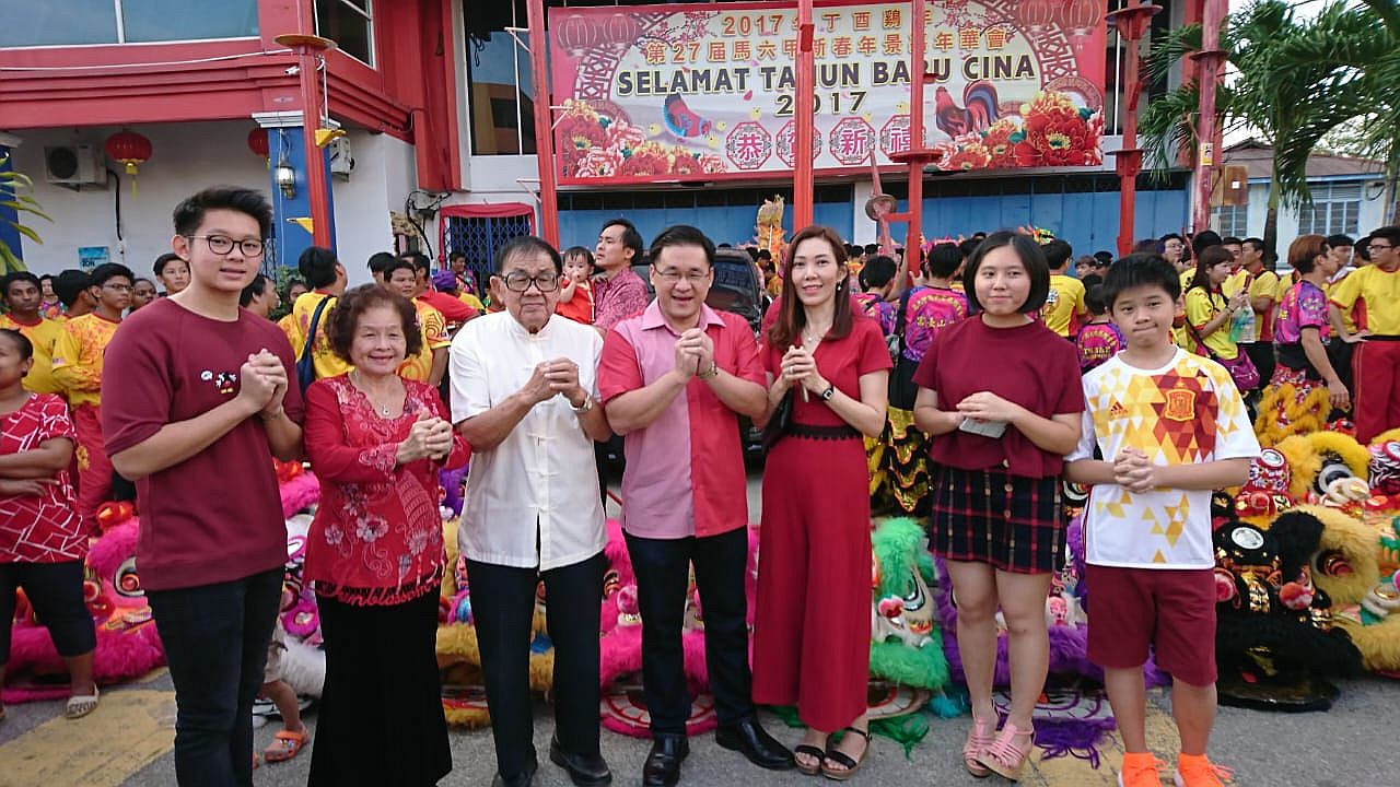 （古城封底主文）【带你去找爱】：两代傻傻的爱