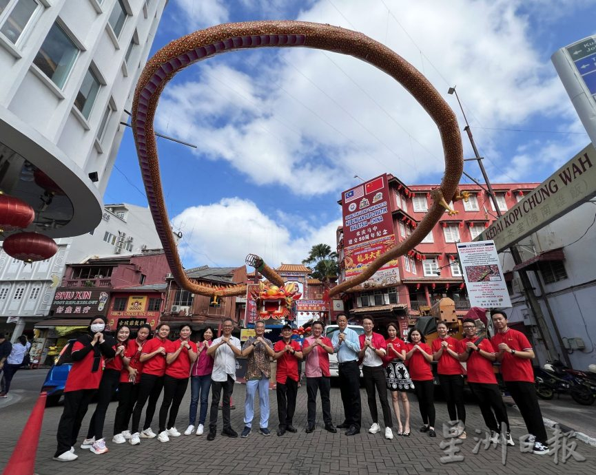 (古城封面主文)“龘龘龘”飞天祥龙升空迎新岁