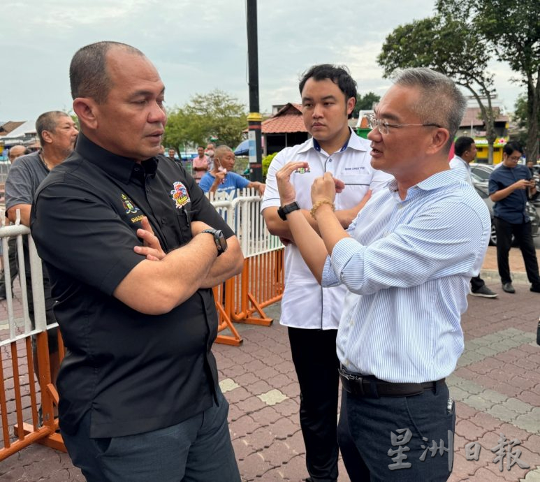 (古城封面主文)方便华裔过年·首长宣布无车区减至21小时至2月杪