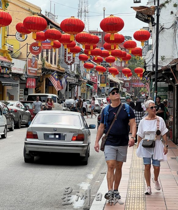 （古城封面主文）老街红灯笼高挂年味浓·甲独有年景欢迎游客