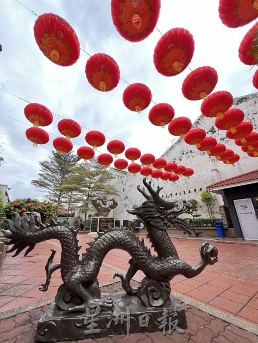 （古城封面主文）老街红灯笼高挂年味浓·甲独有年景欢迎游客