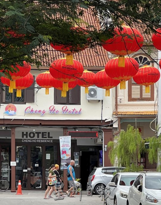 （古城封面主文）老街红灯笼高挂年味浓·甲独有年景欢迎游客
