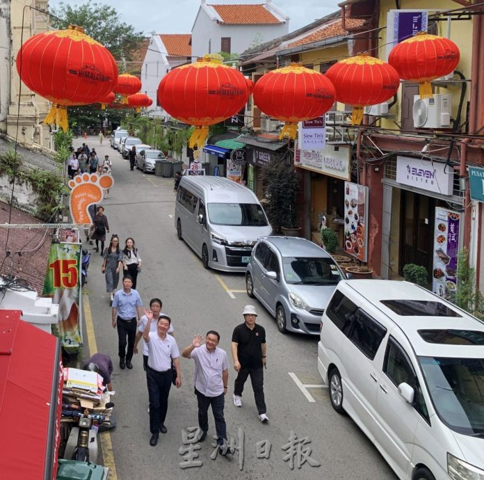 （古城封面主文）老街红灯笼高挂年味浓·甲独有年景欢迎游客