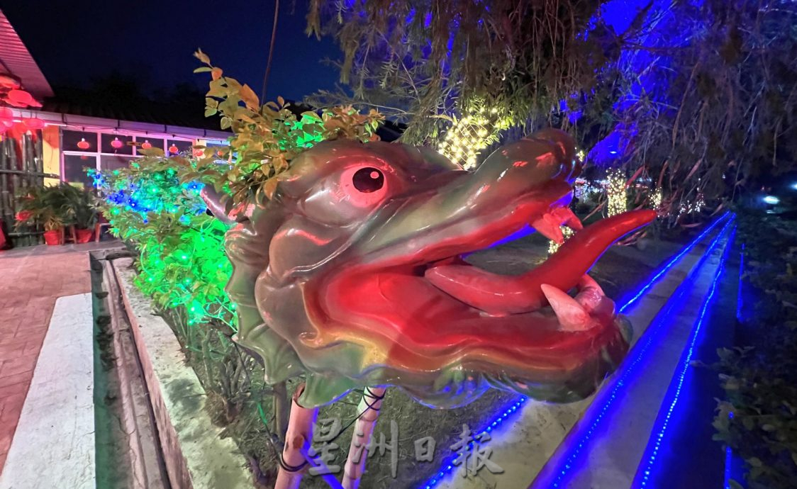 （古城封面主文）马接峇鲁新村“龙”历新年布置，打卡打到停不了！