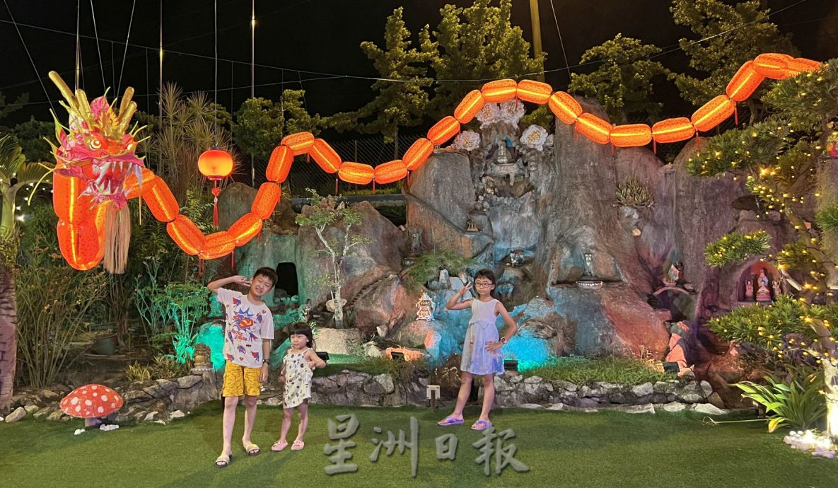 （古城封面主文）马接峇鲁新村“龙”历新年布置，打卡打到停不了！