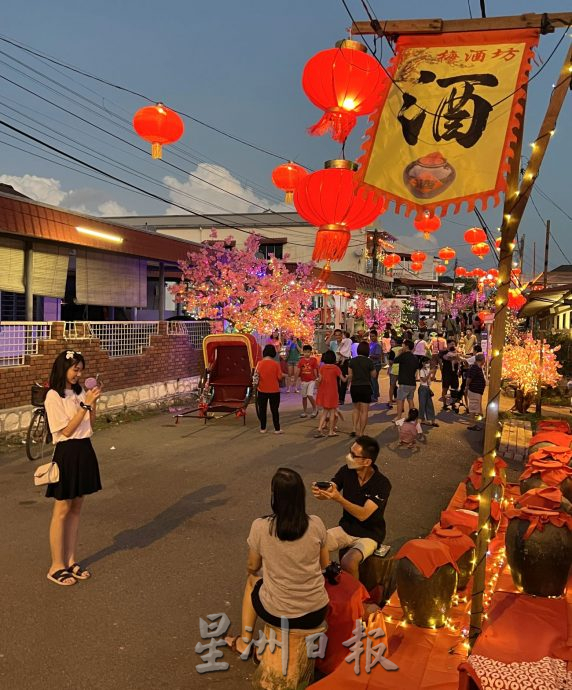 （古城封面主文）马接峇鲁新村“龙”历新年布置，打卡打到停不了！