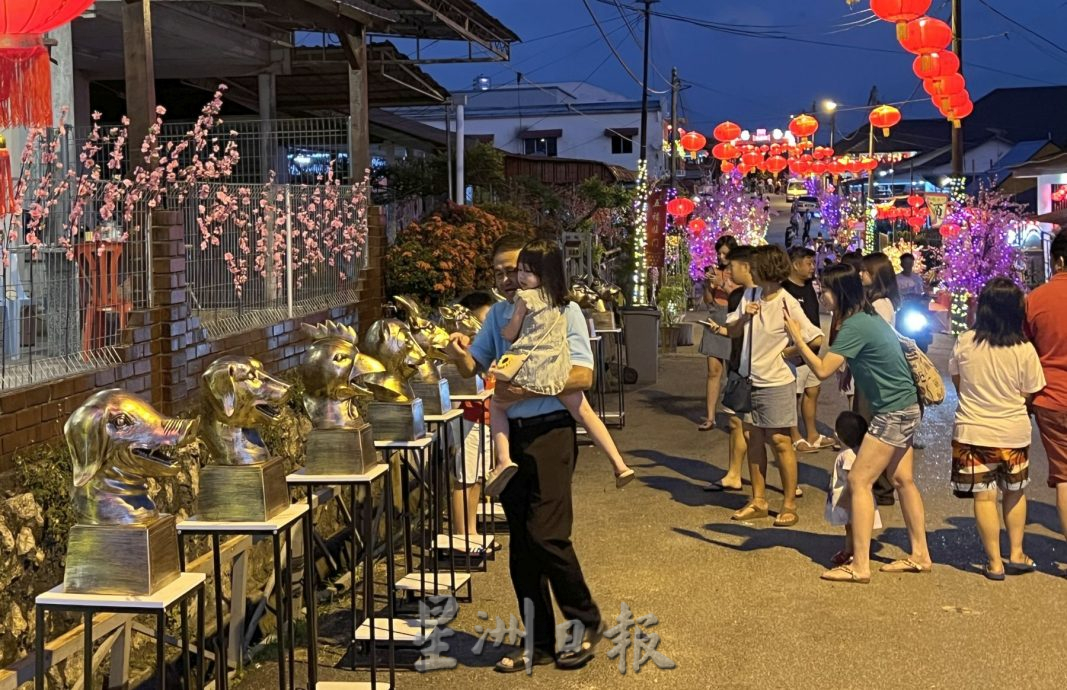 （古城封面主文）马接峇鲁新村“龙”历新年布置，打卡打到停不了！