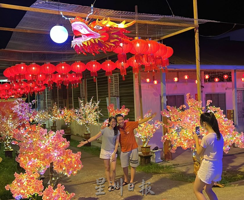 （古城封面主文）马接峇鲁新村“龙”历新年布置，打卡打到停不了！