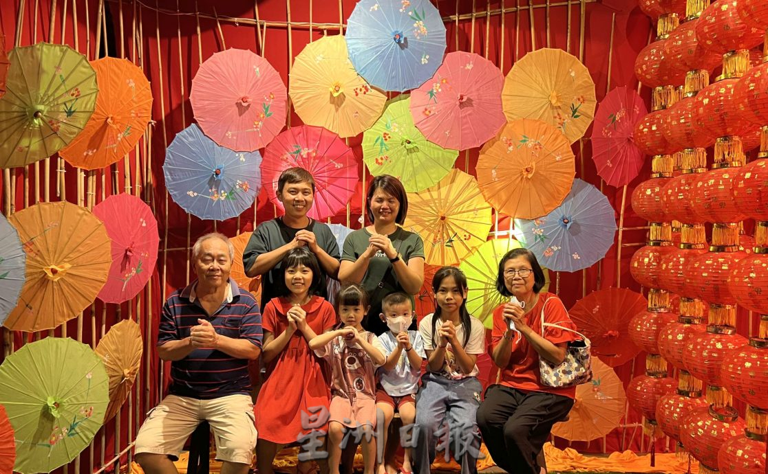(古城封面主文)马接峇鲁新村“龙”历新年布置,打卡打到停不了!