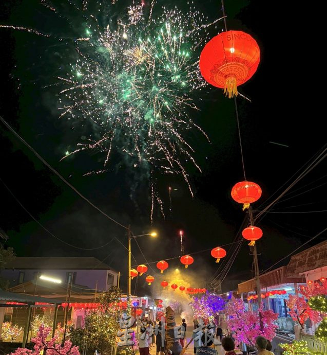 （古城封面主文）马接峇鲁新村“龙”历新年布置，打卡打到停不了！
